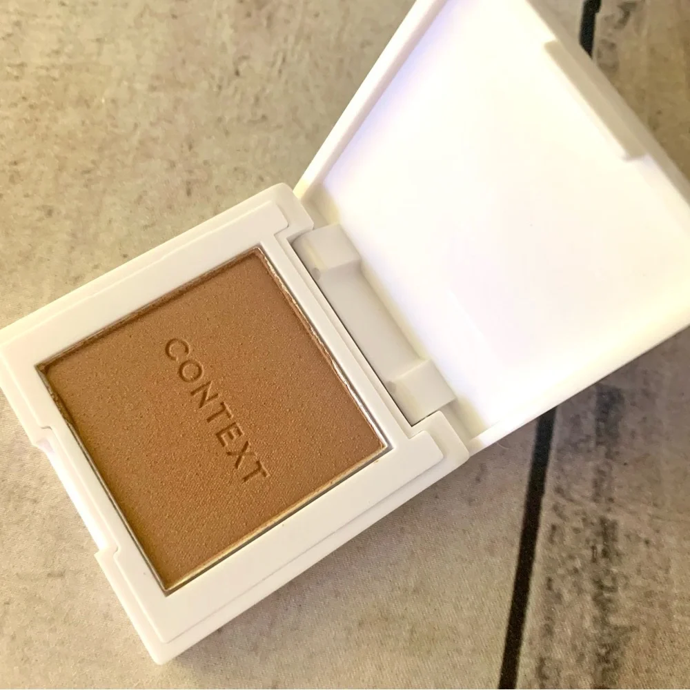 Context Skin MATTE BRONZER in Undisputed 2.8g Travel Size.